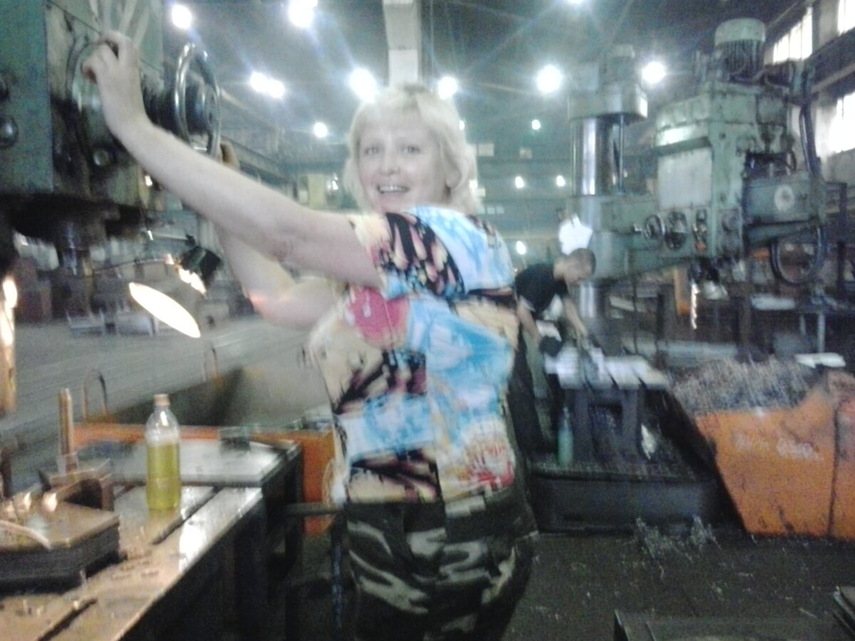 Я из тех Женщин, кто не боится Тяжёлой Работы. Да же такие "Монстры ", мне по Плечу! Станок Универсальный Радиально-сверлильный " 2м-55"!