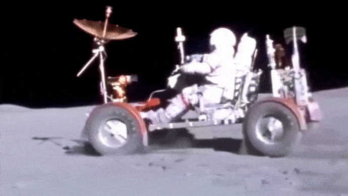 После полной остановки, заднее левое колесо вновь вращается в режиме СТОП.