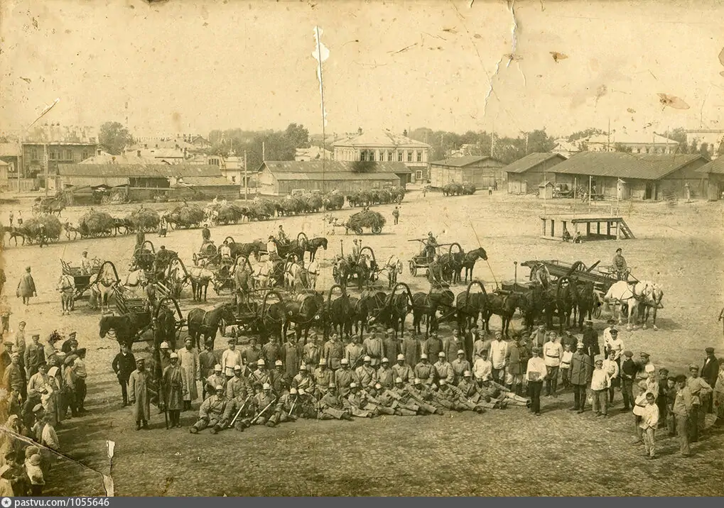 Пожарная команда на Сенной площади, 1910-1920 гг. Сейчас на этом месте находится главный корпус "Политеха". 