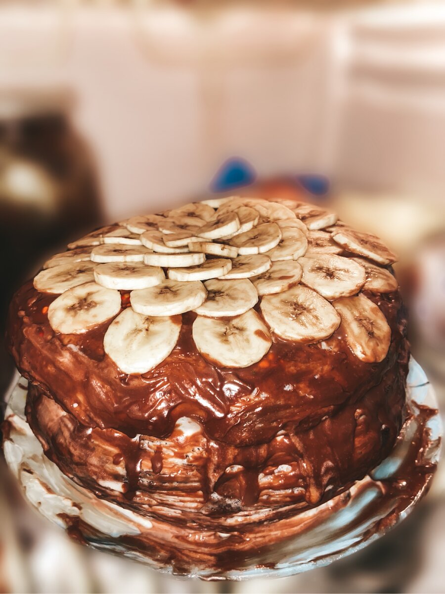 Шоколадный торт с бананами