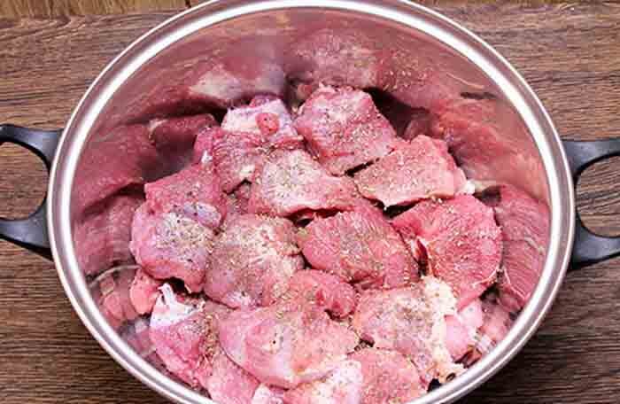 Маринад для мяса с уксусом. Замариновать свинину с уксусом. Как мариновать мясо в уксусе.