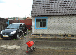  Копать или не копать грядки Естественно, однозначно ответить на поставленные вопросы невозможно. Все зависит от состава почв, погодных условий года, размещения культур на участке, его рельефа, уровня агротехники и так далее. Однако есть общие требования, выполнение которых предпочтительно.