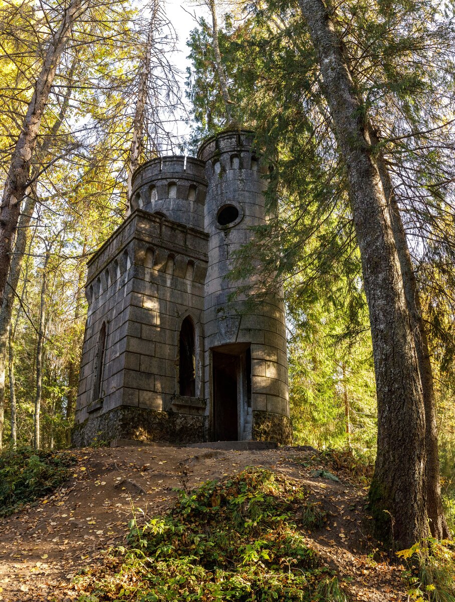 Часовня-усыпальница усадьбы "Заветное". Фото автора.