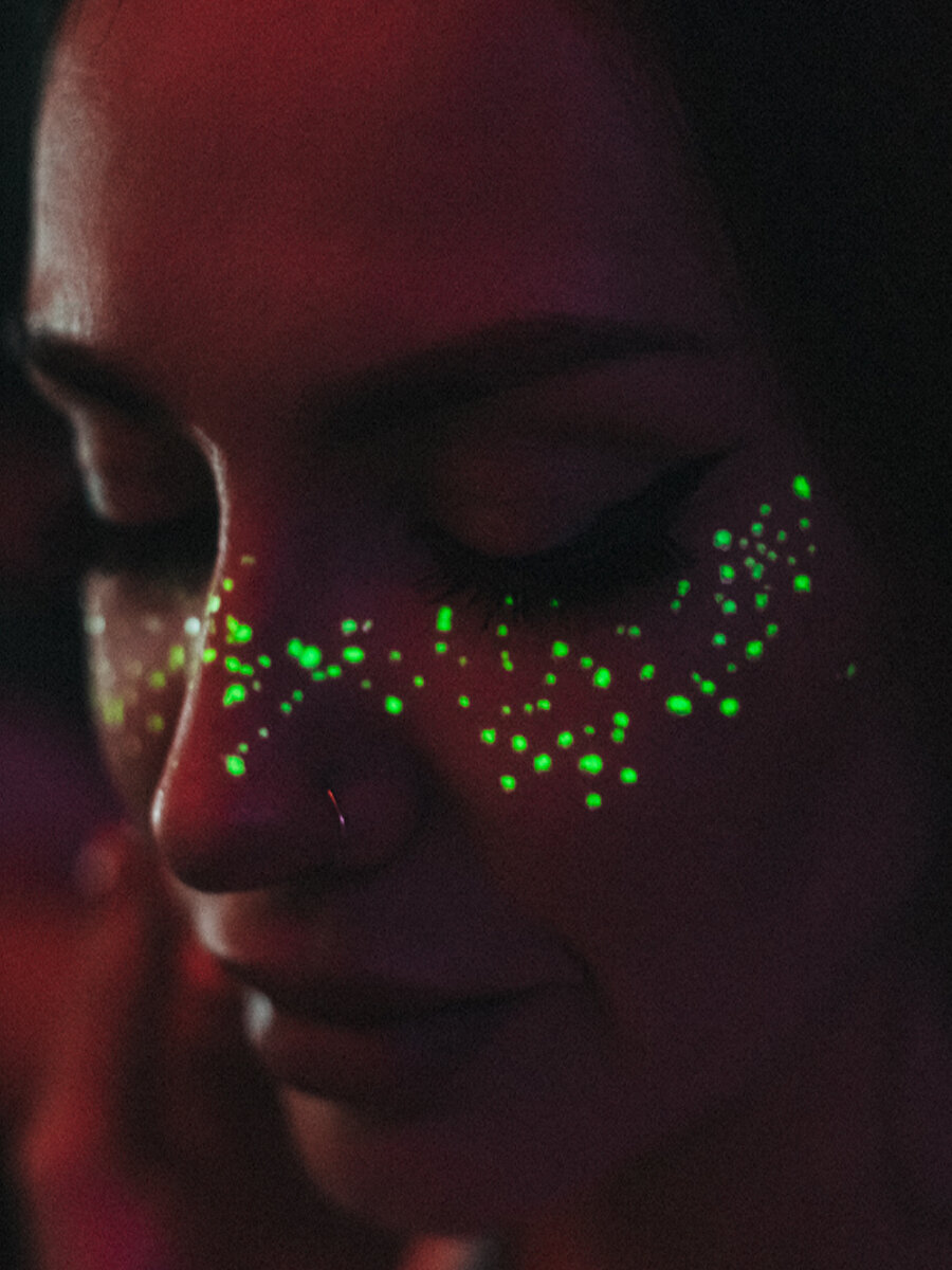 Переводная тату Веснушки светящиеся зеленые