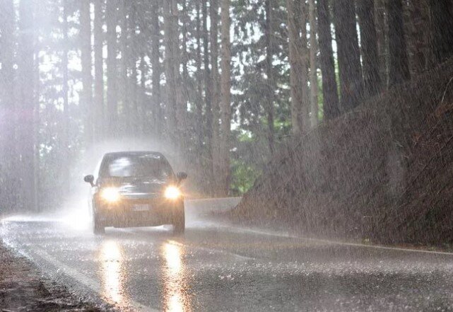 Обязательные рекомендации при управлении автомобилем в дождь