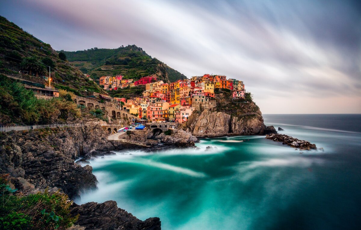 Источник https://img2.goodfon.ru/wallpaper/nbig/4/3f/doma-italiya-more-poberezhe.jpg