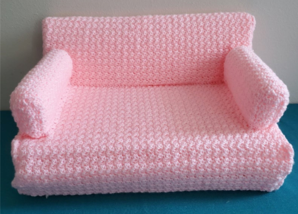 Листайте еще -> Источник фото: https://fabartdiy.org/kitty-couch-bed-crochet-patterns/