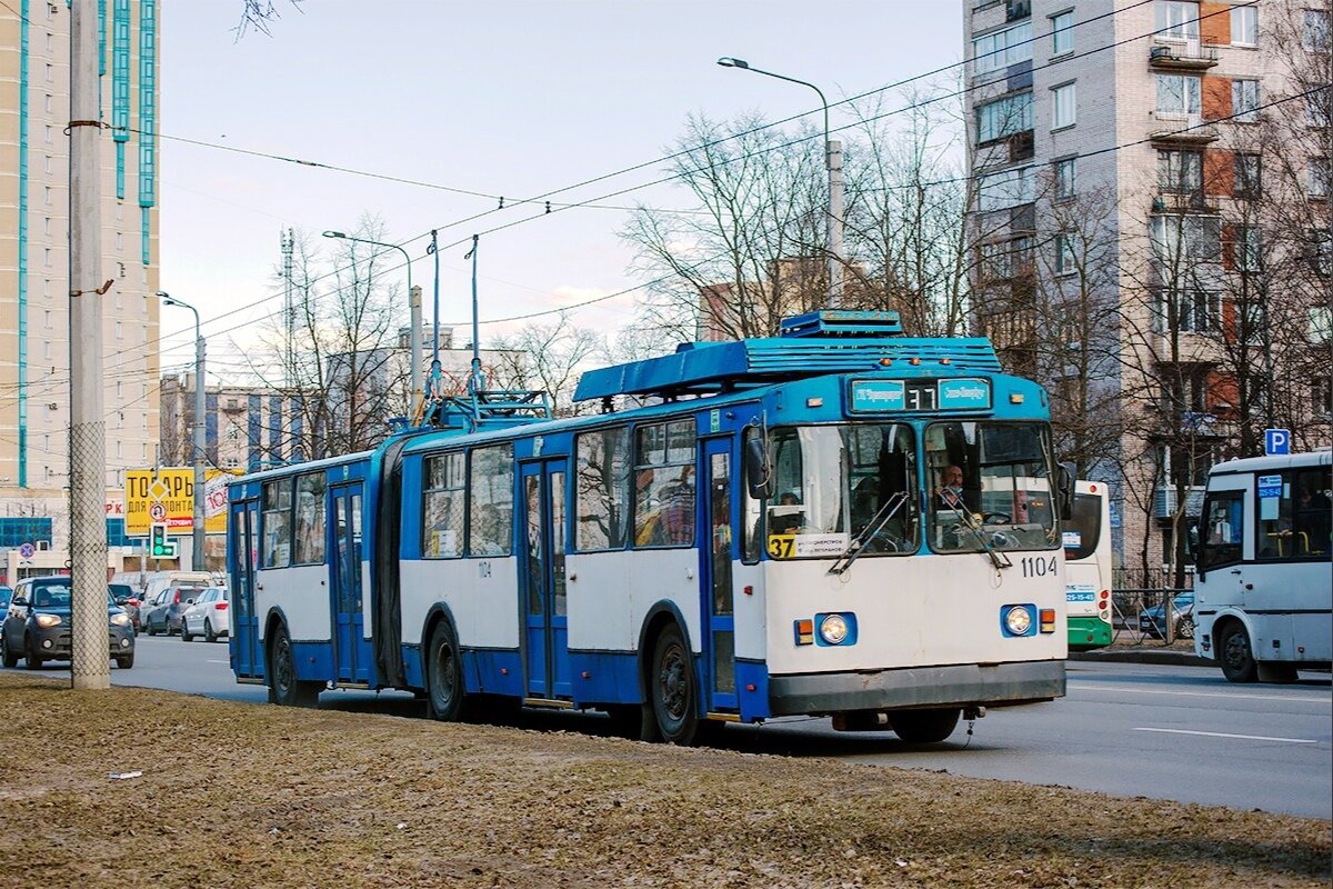 Самый старый троллейбус Петербурга ЗиУ-683БМ1 № 1104, пр. Ветеранов, маршрут 37, 11 апреля 2021 г., фото Николай Кармаевский