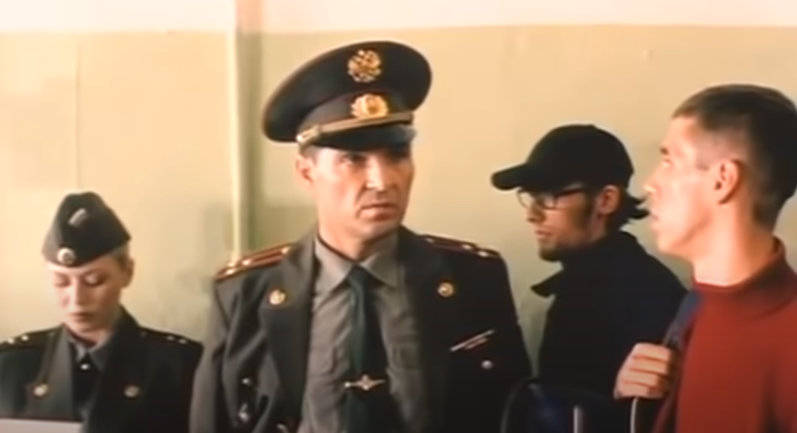 Скриншот из фильма "ДМБ". И Панин такой молодой...