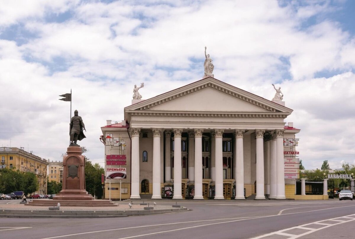 Обновлено 10.03.2024 Краткое описание
Волгоград — это центр Волгоградской области, находящийся в междуречье Волги и Дона.-28