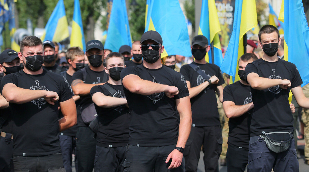 украинские националисты. Источник https://www.rotfront.su
