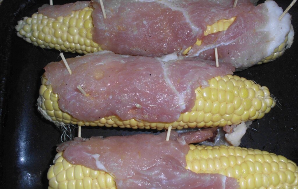 Кукуруза, обернутая отбитым мясом. Личное фото автора канала Житейская проза
