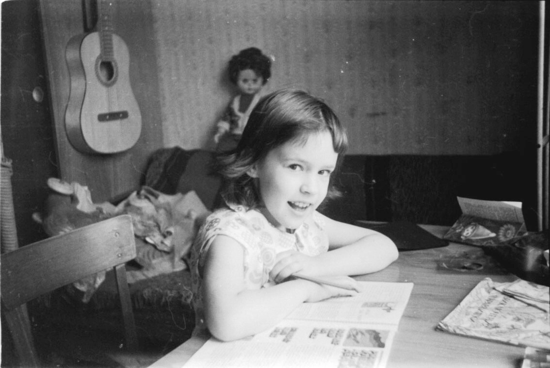 Читаю журнальчик. Фото из личного архива, 1986