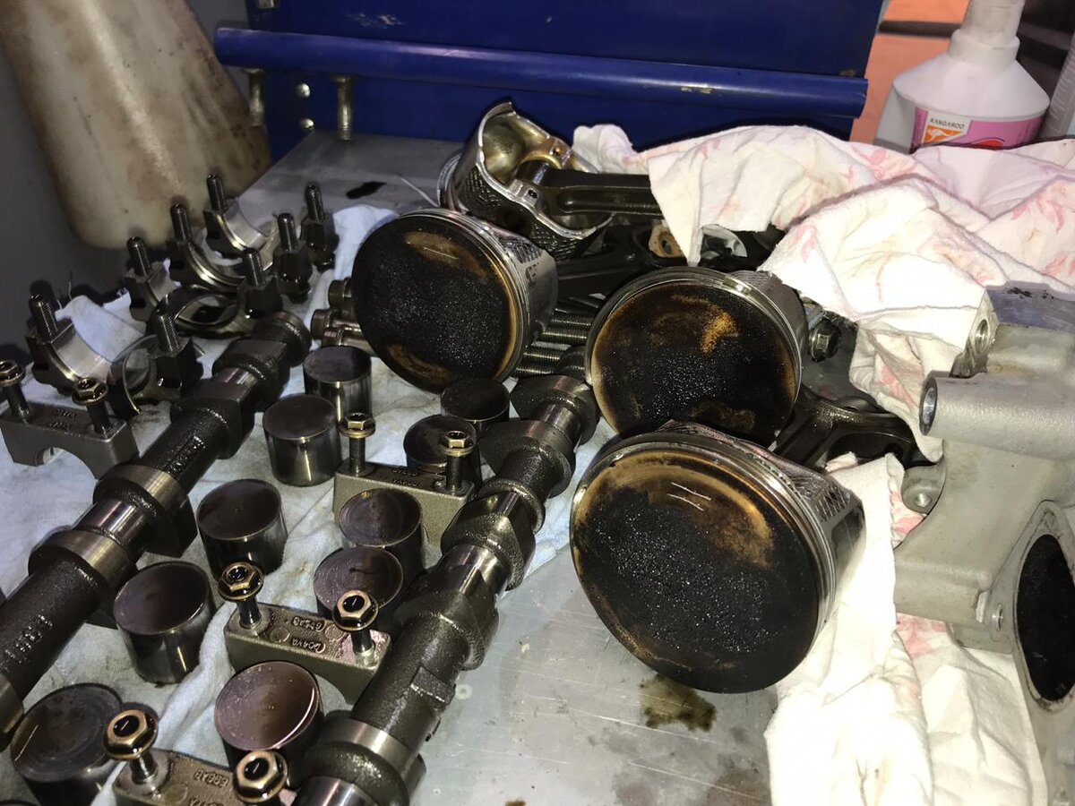 Поршневая после разбора в нагаре