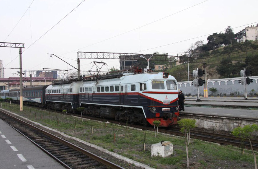 А это - полностью переделанный 2М62, который переоборудовали полностью в электровоз. trainpix.org | Автор: Aldo Siig