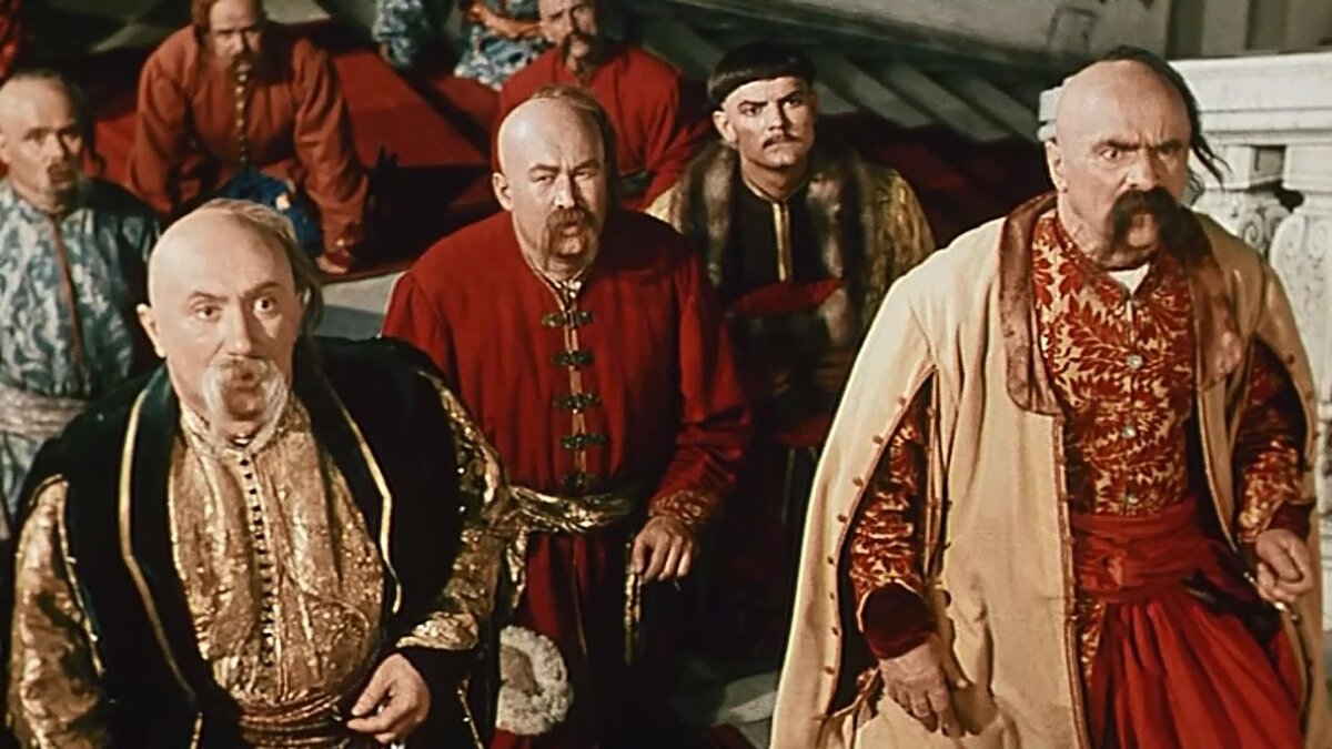 В начале работы над фильмом его хотели назвать «Ночь перед Рождеством» с прямым указанием на первоисточник.-5