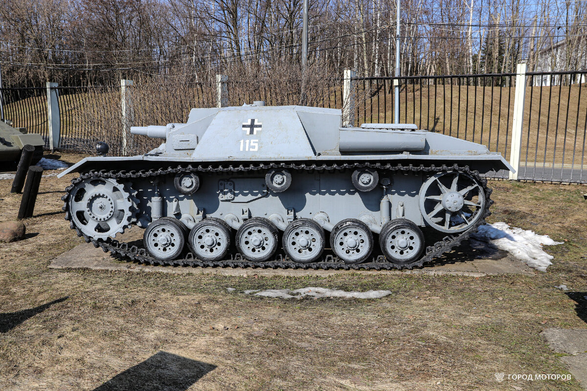 StuG III «Гадюка» — самая массовая гусеничная бронемашина Вермахта,  истребитель советских танков | ГОРОД МОТОРОВ | Дзен