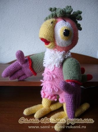 Автор: Kolipso.  http://www.sami-svoimi-rukami.ru/item/985/popugay-kesha-kryuchkom-shema-


                                      ОПИСАНИЕ


Для вязания этой игрушки Попугая Кеши потребуется: Крючок - 1,75 мм, наполнитель. Ниточки: Светло-красный или кирпичный (если нет, то обычный красный, вишневый, малиновый, если этих нет, то оранжевым или розовым) - 20 гр. Ярко-красный (если нет, то можно светло-красный, малиновый, вишневый, кирпичный) и черный – по чуть-чуть, Желтый - 25 гр., Белый - 10 гр., Зеленый - 30-40 гр., Розовый - 25 гр., Фиолетовый/синий/голубой (не принципиально) -  25 гр. 
