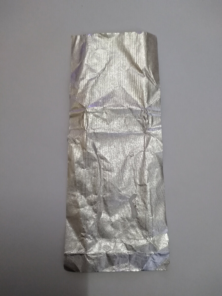 После этого сгибаем края фальги