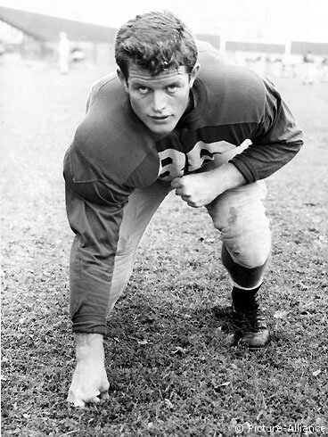 Футболист Гарварда Эдвард "Тед" Кеннеди