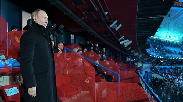    Президент РФ Владимир Путин во время посещения церемонии открытия XXIV зимних Олимпийских игр на олимпийском стадионе "Птичье гнездо" в Пекине© РИА Новости / Алексей Дружинин