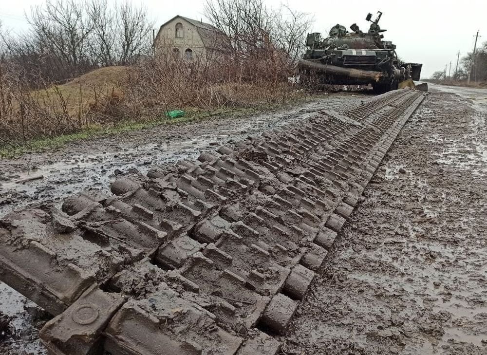 Юго-восток Украины, вышедший из строя танк. Фото НМ ДНР