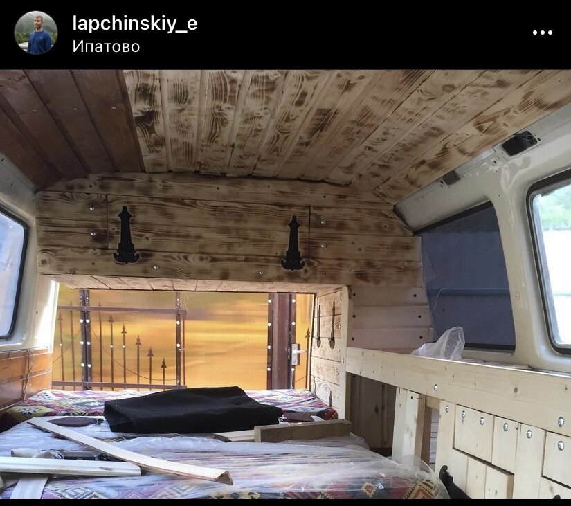 Множество ниш для всего необходимого в поездке)