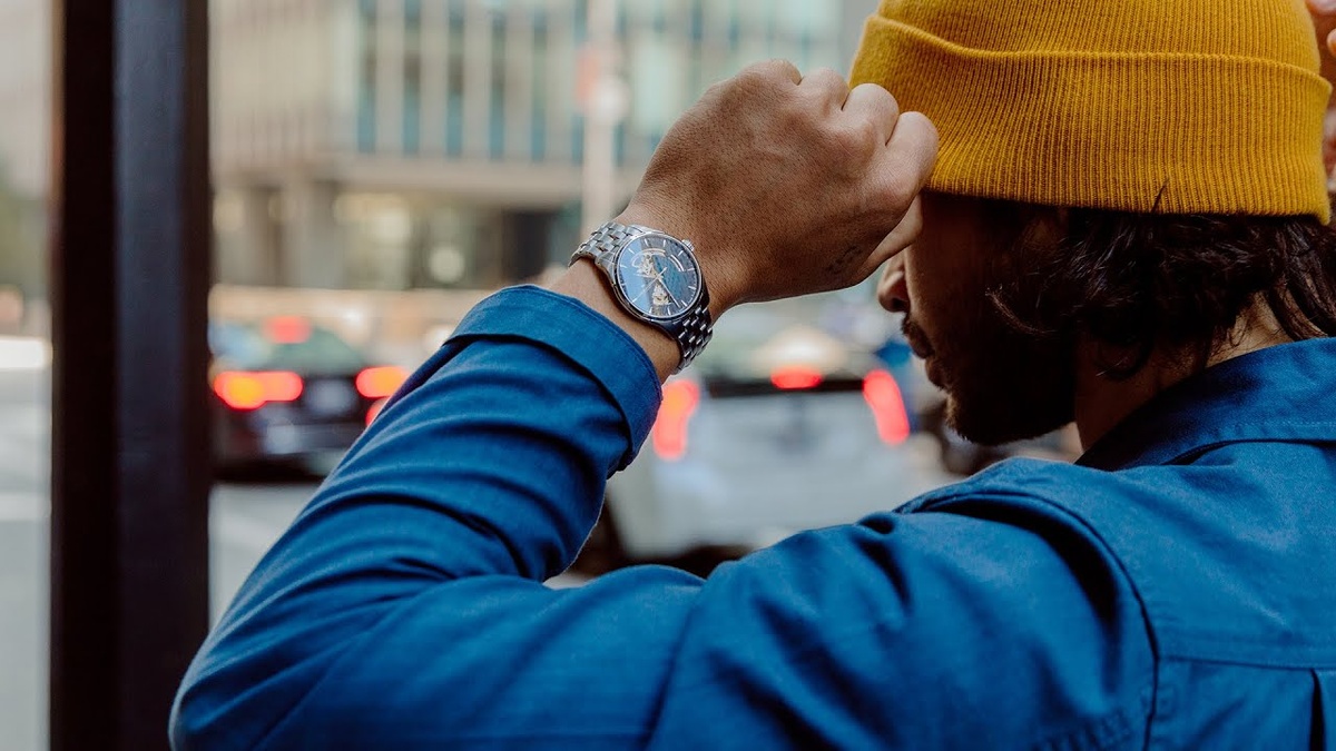 Заставка фильма "The Pursuit" на Youtube