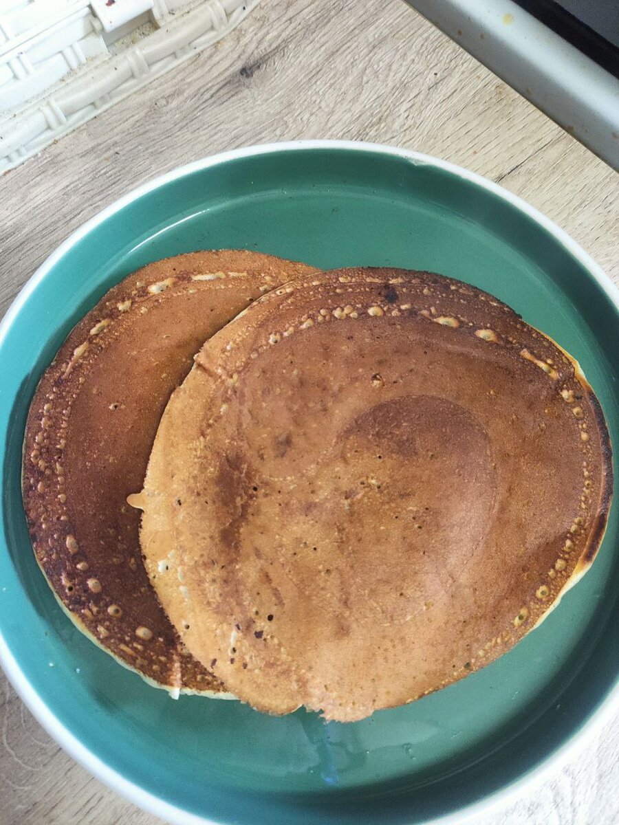 Украсить ягодами, сахарной пудрой - по желанию. 