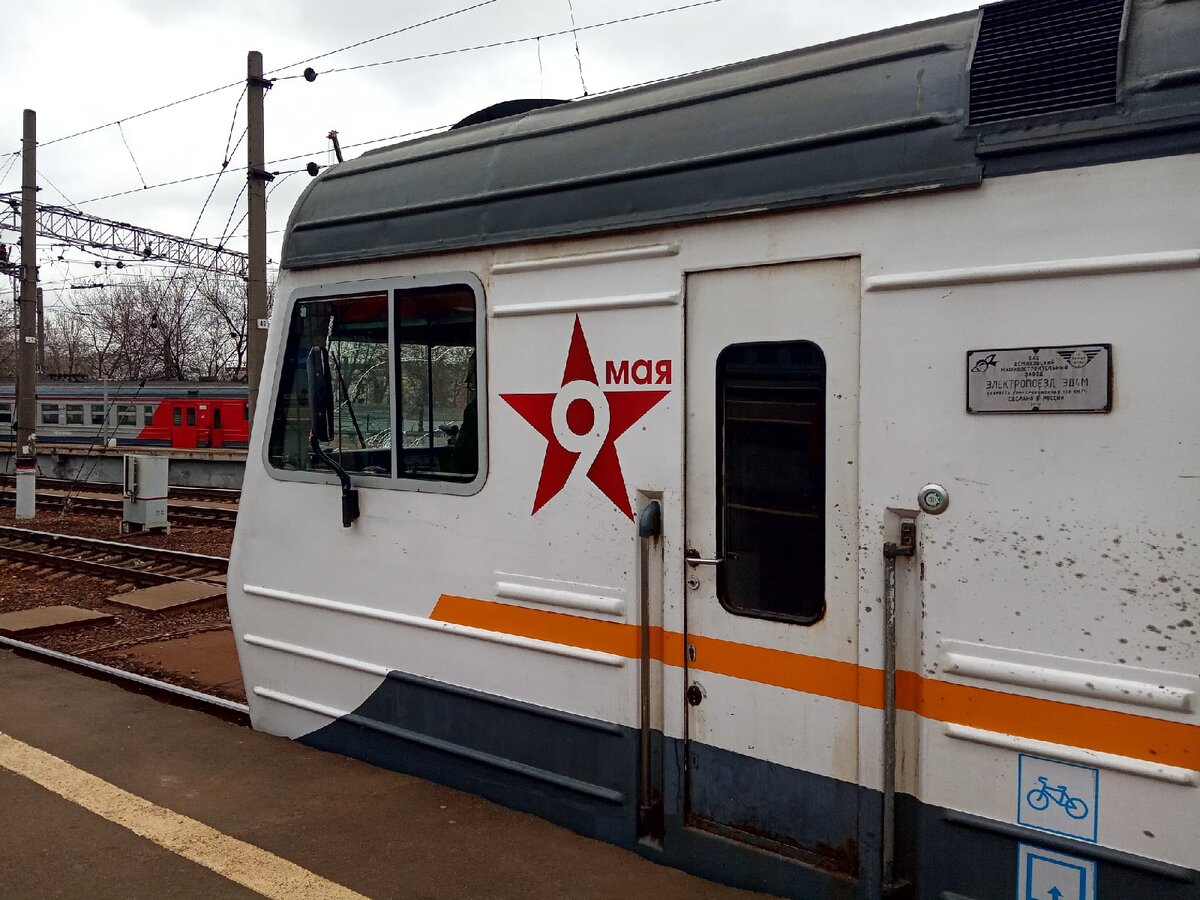 ЭД4М-0483 РЭКС примерно с неделю назад. Готовится к отправлению рейсом Москва-Казанская - Шатура.