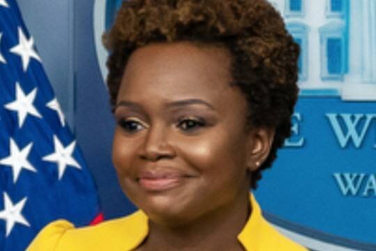    «Темнокожая лесбиянка» - новый пресс-секретарь Байдена рассказала о себе на брифинге