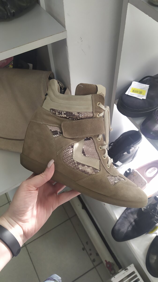 Сникерсы Nero Giardini.