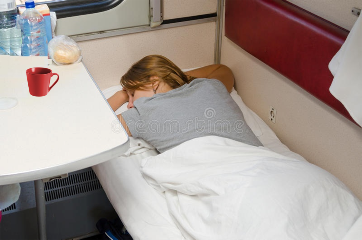 Поезд спать ночью. Девушка в поезде. Девчонки спят в поездах. Спящие девушки в поезде.