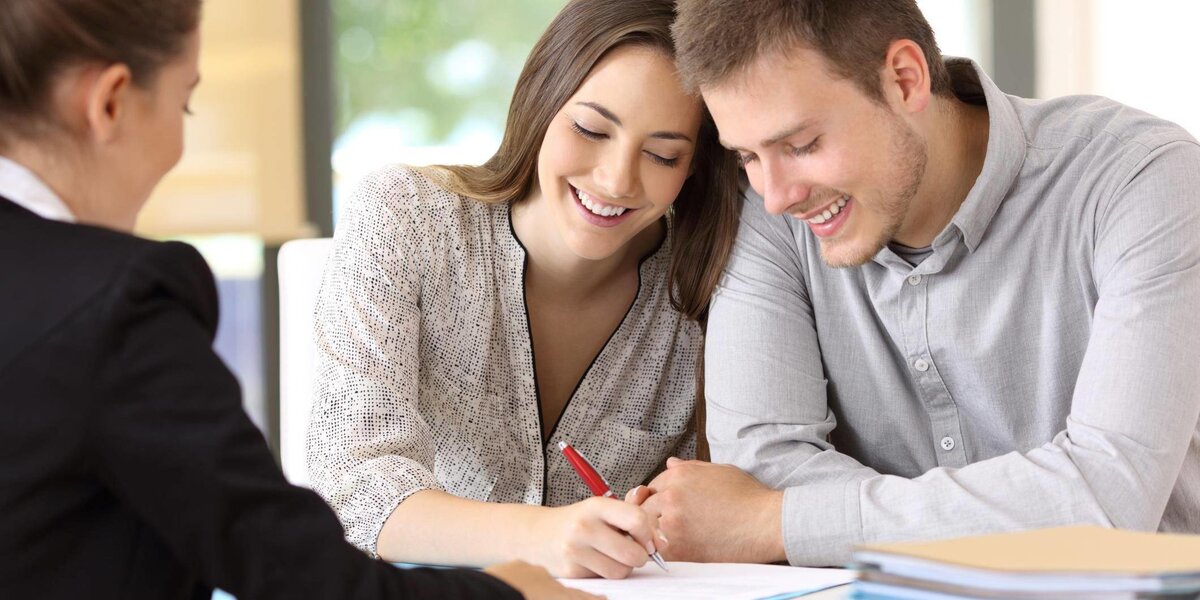 Наверное многим знакома история, когда мы идем в банк за ипотекой, и в порыве желания купить заветное жилье готовы идти на любые условия банка, лишь бы достичь своей цели.