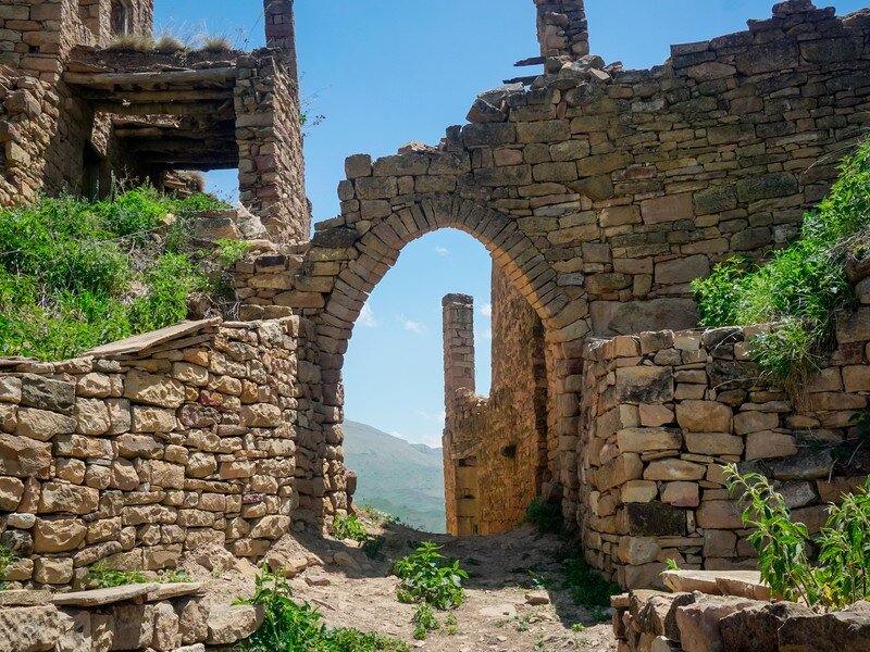 Дагестан лишился одной из любимых туристами достопримечательностей - древней каменной арки на входе в село Гамсутль, которое часто называют аул-призрак.