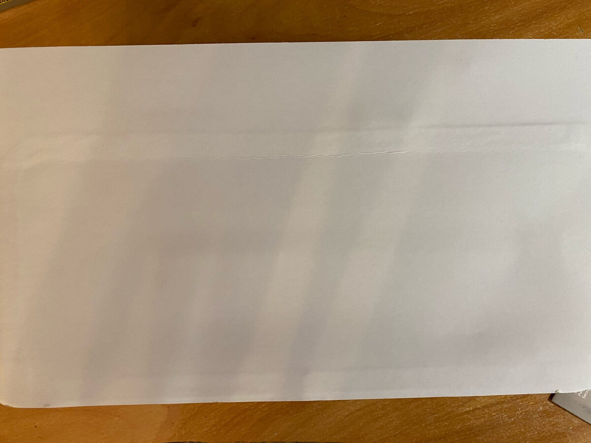 Перевернув блистер, я надеялся что-то прочитать про Модимио или тираж, но, увы, здесь пусто. Ну, и пусть, давайте я лучше объясню чем хороша данная упаковка. Во-первых, она позволяет закрыть модель обратно, что является преимуществом на фоне, например, упаковок от Деагостини. Во-вторых, прозрачный пластик очень плотный - полагаю, поэтому тоненькие зеркала из ломкой китайской пластмассы остались целыми. 