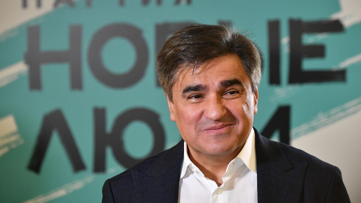    Основатель партии, президент Faberlic Алексей Нечаев на съезде партии "Новые люди" на площадке Цифровое деловое пространство© РИА Новости / Рамиль Ситдиков