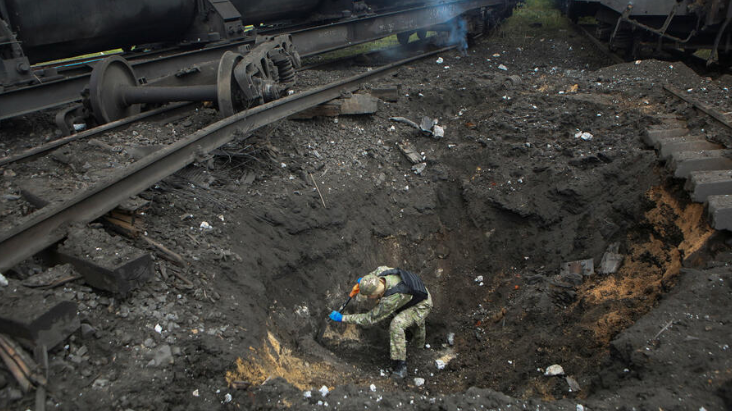 Разрушенные поезда в Украине. Атаки России всё чаще направлены против инфраструктуры Украины.