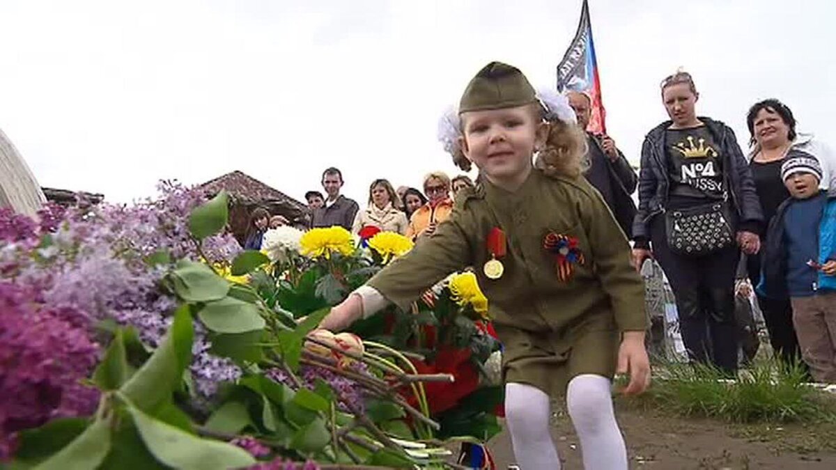бессмертный полк. победы донбасса. празднование дня победы в торецке украина. парад победы на донбассе 2015. день победы с героями донбасс.