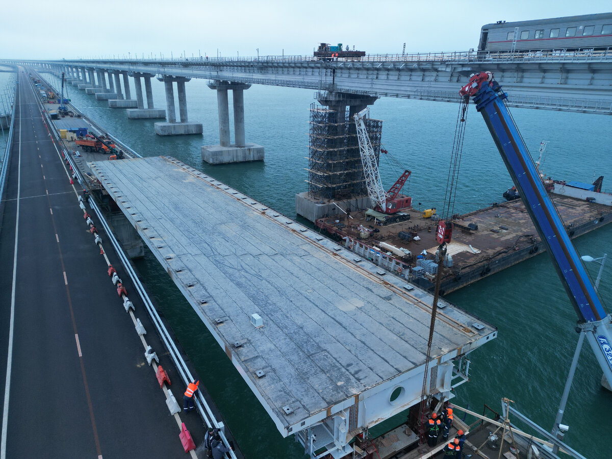 Закрыли крымский мост в крыму сегодня. Надвижка пролетов Крымского моста. Хуснуллин Крымский мост. Мост через Керченский пролив. Крымский мост 2023.