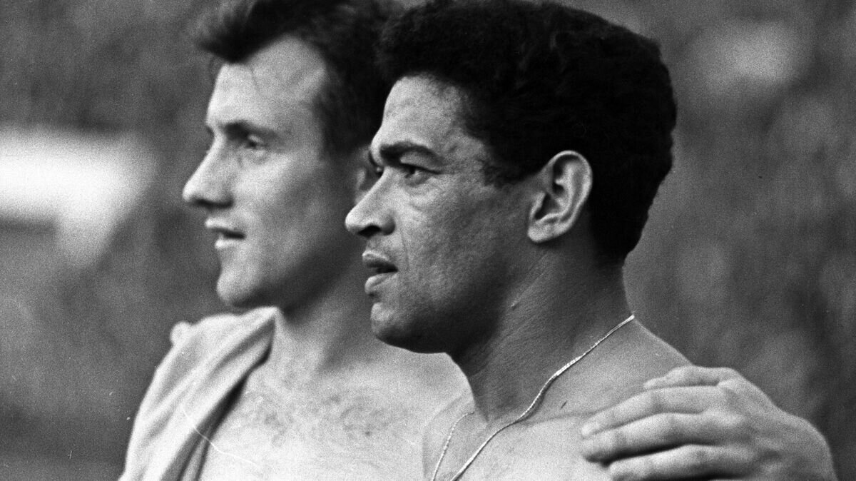    Василий Данилов и Гарринча© РИА Новости / Александр Макаров