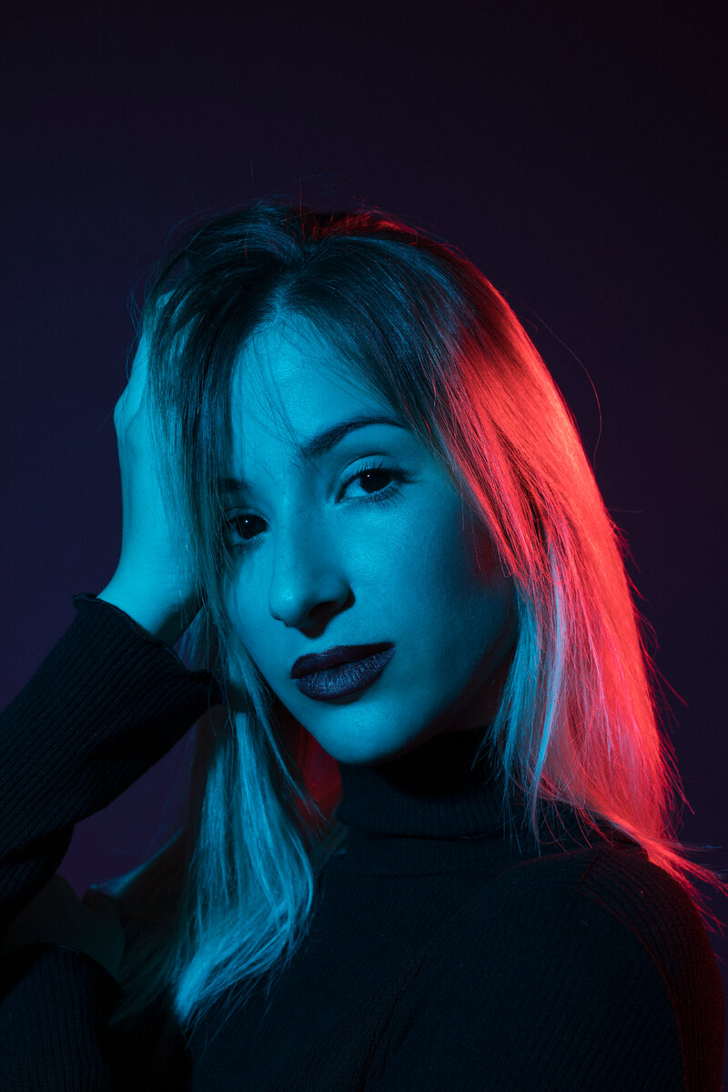 Изображение от <a href="https://ru.freepik.com/free-photo/beautiful-woman-with-her-hand-in-the-hair_5263795.htm#query=%D1%8D%D1%84%D1%84%D0%B5%D0%BA%D1%82%D0%BD%D0%B0%D1%8F%20%D0%B4%D0%B5%D0%B2%D1%83%D1%88%D0%BA%D0%B0&position=6&from_view=search&track=ais">Freepik</a>