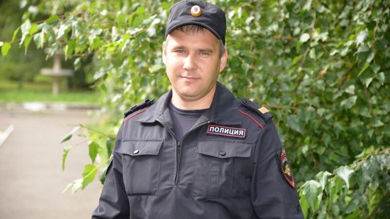     В Абакане полицейский не остался равнодушным и спас молодую жительницу от необдуманного поступка.