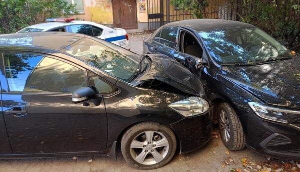     В Иванове 78-летний водитель сбил двух пешеходов на тротуаре