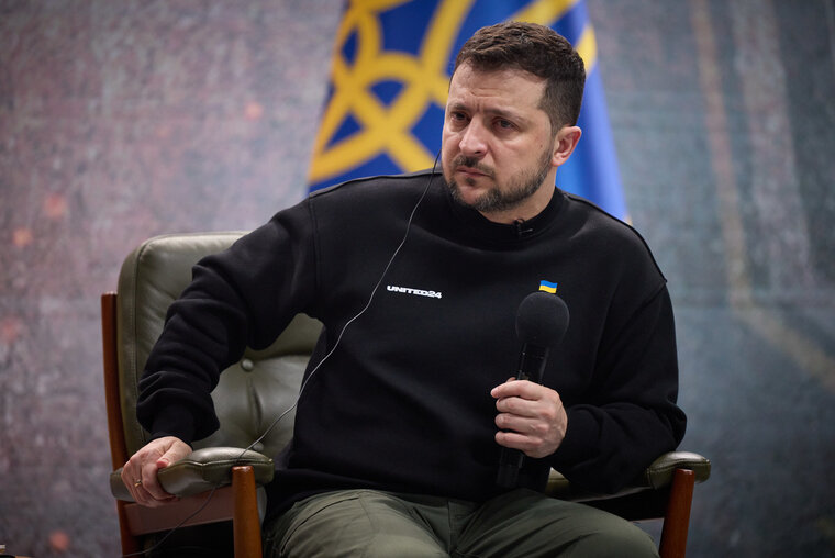    Неизвестный изобразил президента Украины в виде каннибала