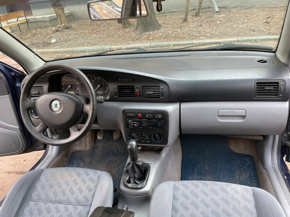 Передняя часть слона "Октавия" (фото с сайта авто.ру)