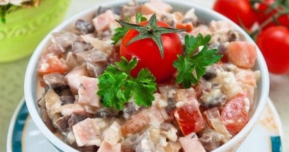 Салат с ветчиной сыром и грибами