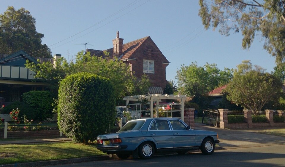 Легендарный дизельный немец с самым надёжным двигателем - Mercedes-Benz 300D W123