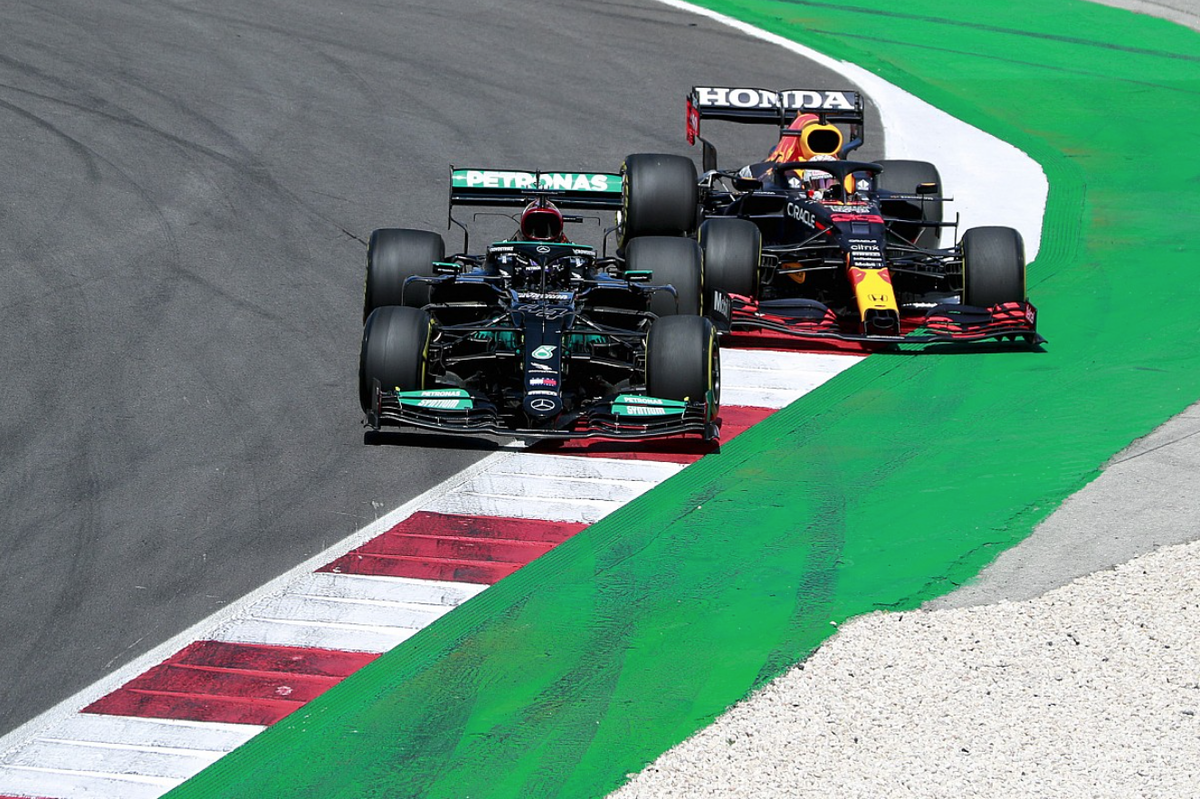 Максу не стоило соваться в этот злополучный поворот, в попытке перекрестить.