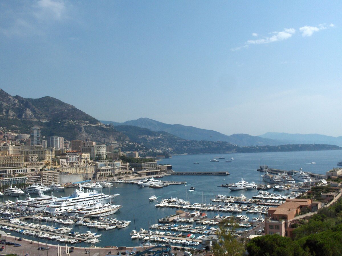 Княжество Монако. Порт до отказа забит яхтами миллионеров. Фото автора